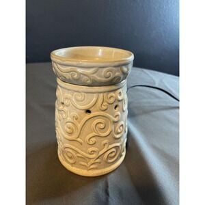 ESSENZA SCENTED WAX WARMER With three Wax Scents needs a bulb